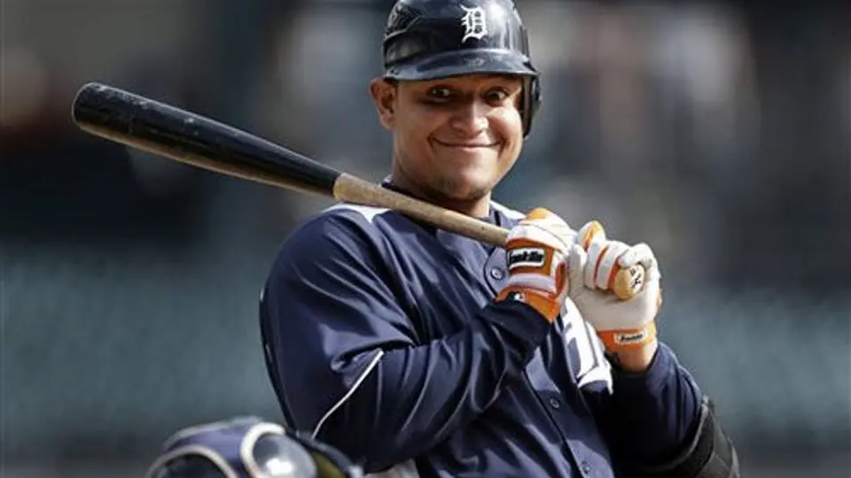 Cabrera recibe el premio Hank Aaron