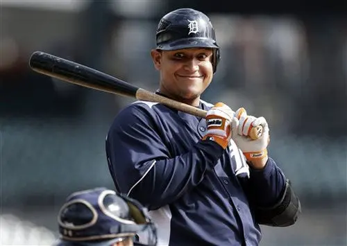 Cabrera recibe el premio Hank Aaron