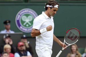 Federer se lesiona y después derrota a Malisse