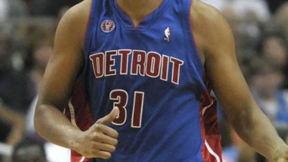 NBA reduce castigo a Villanueva