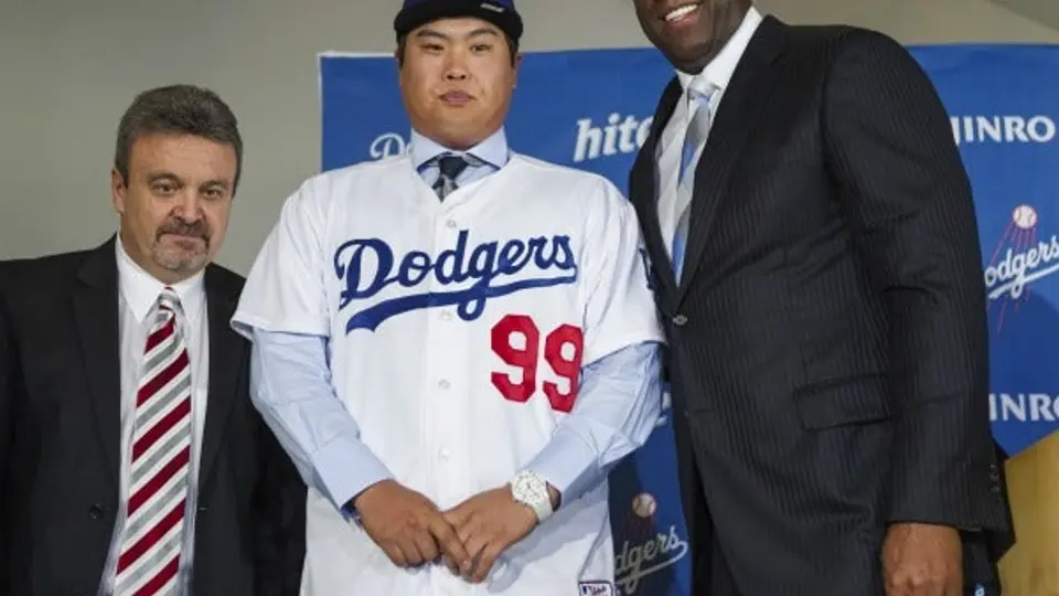 Dodgers presentan al pitcher Ryu Hyun-jin