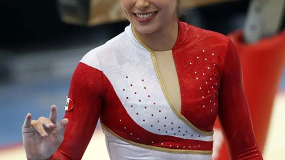 Brilla por México la gimnasta regia, Elsa García