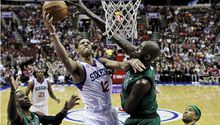 76ers vencen a Boston en tiempo extra