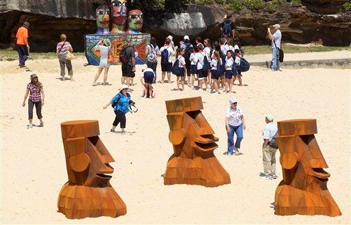 Esculturas en las playas de Australia. FOTO: AP