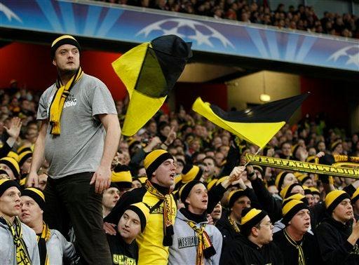 La afición teutona hizo el viaje hasta Londres. FOTO: AP