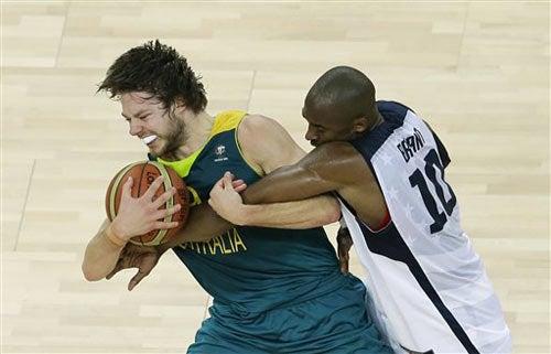 Kobe muestra la garra del equipo estadounidense | AP