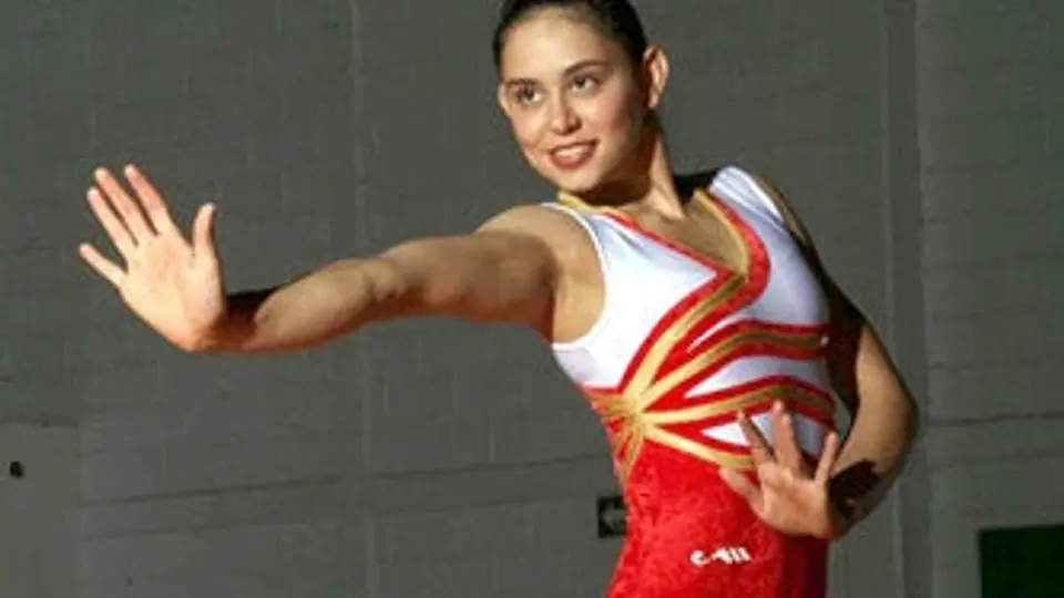 Elsa García la gimnasta regia encabeza el equipo mexicano el Holanda