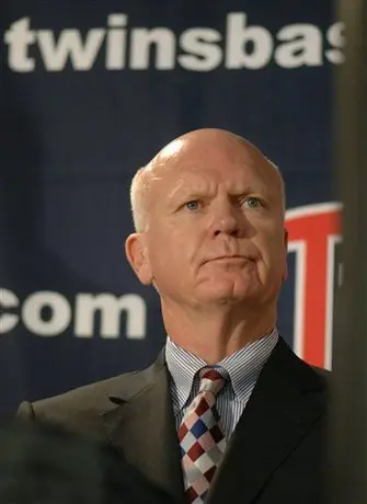 Bill Smith es cesado como gerente general de los Mellizos
