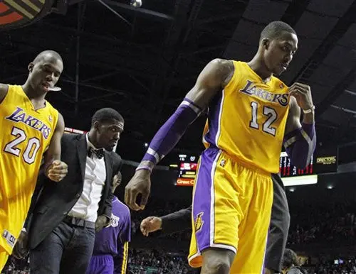 Lakers suman su segunda derrota en fila