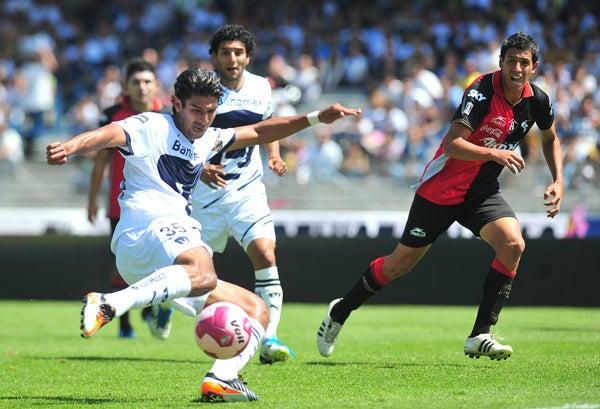 Los universitarios desplegaron su mejor futbol. FOTO: MIGUEL PONTÓN