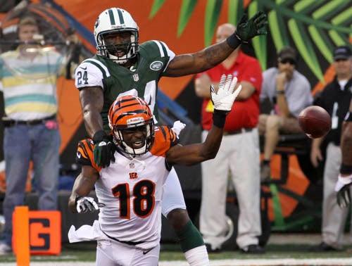 Darrell Revis seguridad en la profunda de los Jets | AP