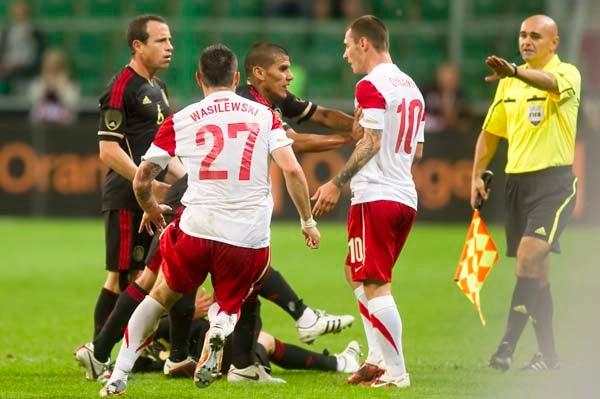El juego entre ambos equipos fue intenso. FOTO: CÉSAR VICUÑA