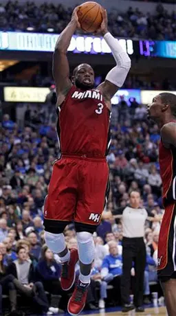 Miami toma revancha y vence 105-94 a Mavericks