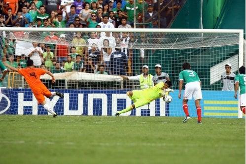 El arquero Sánchez fue factor en la victoria del partido al atajar un penalti. FOTO: JOEL BRAVO