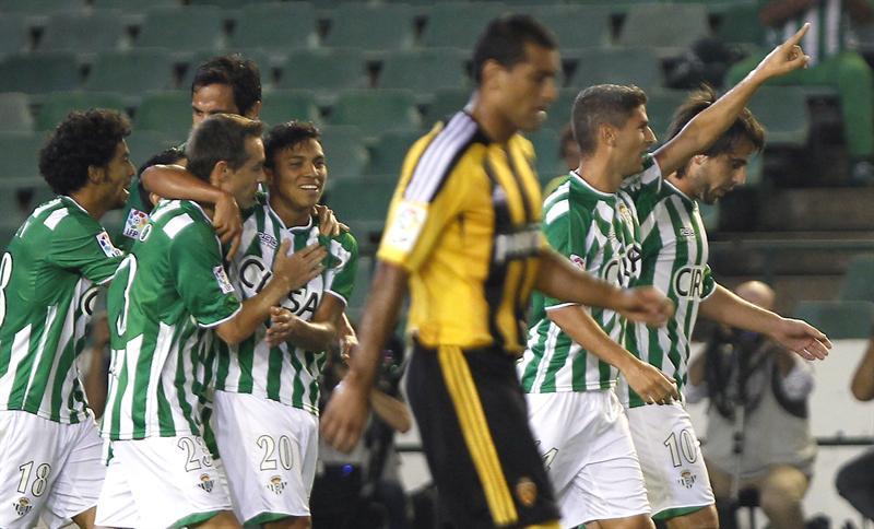Betis se coloca por delante del Valencia CF, que le sigue en la tabla con 10 unidades. FOTO: EFE