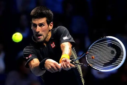 Nole se impone a Tsonga en su debut en Londres