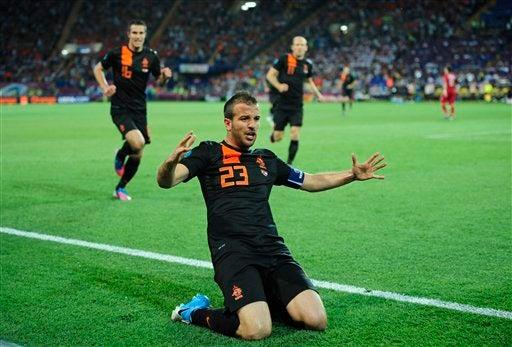 Van der Vaart daba esperanzas a los holandeses l AP