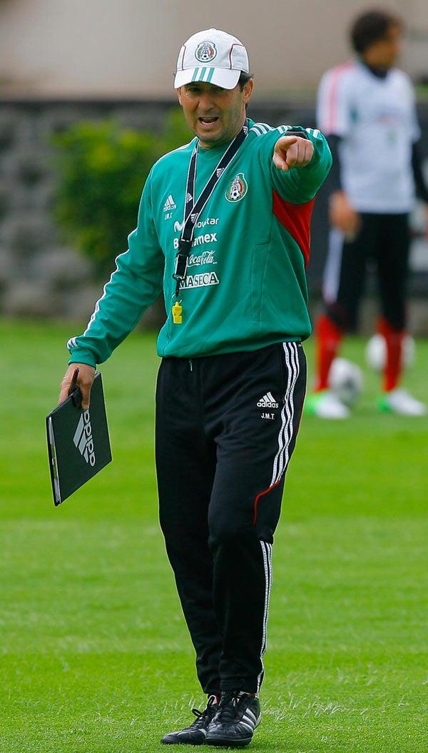 Chepo dirige el entrenamiento en el CAR| CIRO GUTIÉRREZ