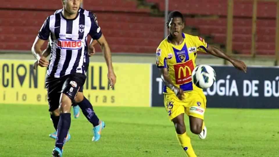 Monterrey vapuleó de visitante al Chorrillo
