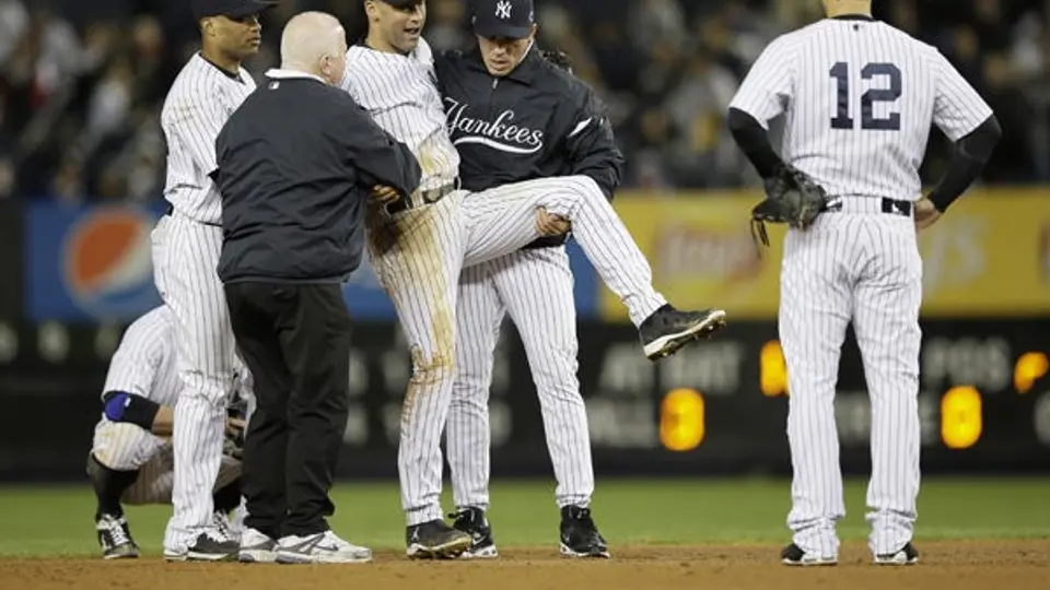Derek Jeter es operado del tobillo