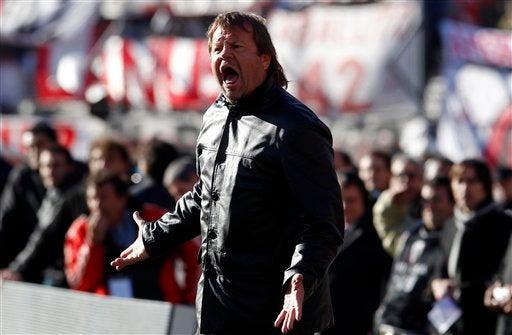 El estratega del equipo visitante festejó la victoria (FOTO: AP)