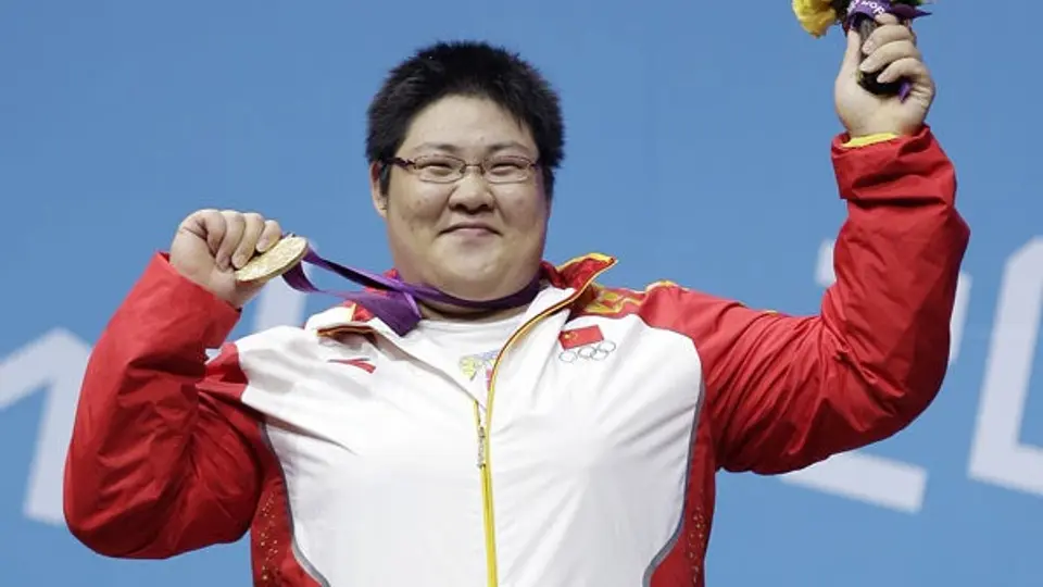 China Zhou bate récord del mundo en pesas