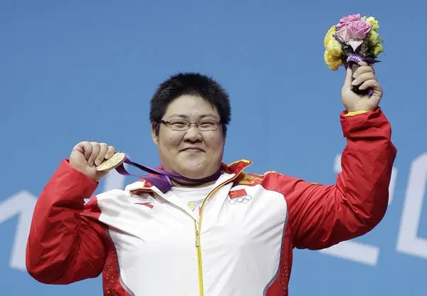 China Zhou bate récord del mundo en pesas