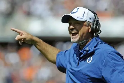 Chuck Pagano se aleja de Indianápolis