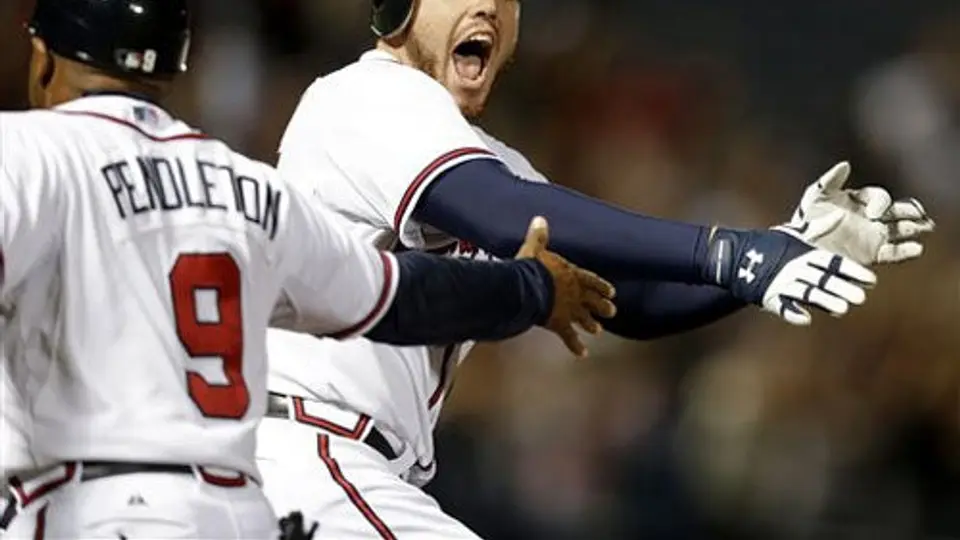 Bravos vencen a Marlines y regresan a Playoffs