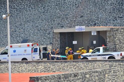La persona fue trasladada en ambulancia al hospital (FOTO: DANIEL GÁMEZ)