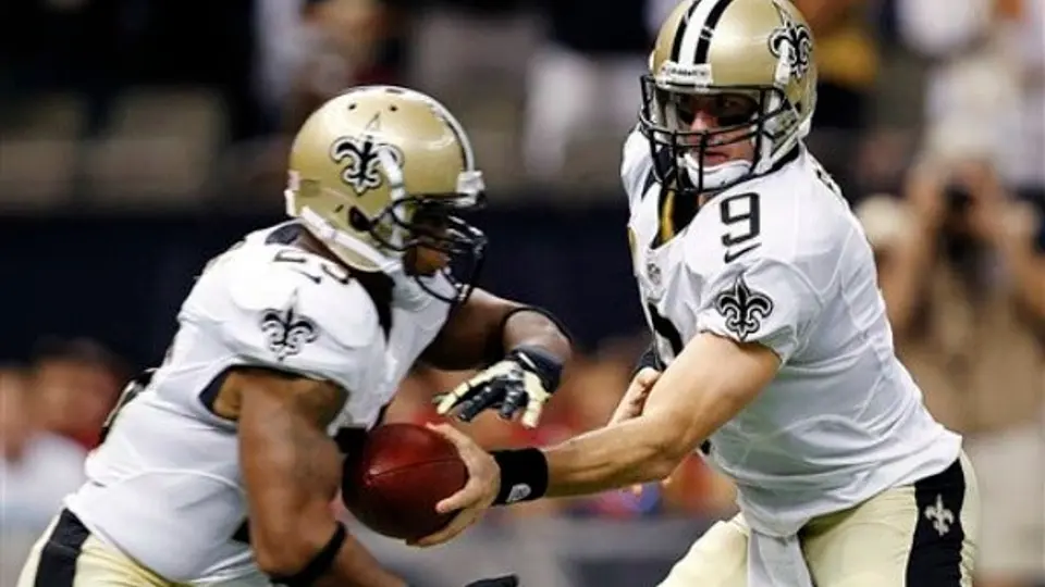 Brees va por el récord de Unitas