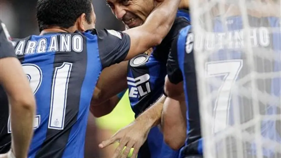 Con gol de Samuel, Inter se lleva el derbi de Milán