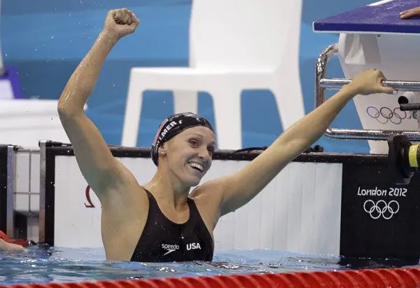 Dana Vollmer gana Oro y récord mundial en los 100 mariposa