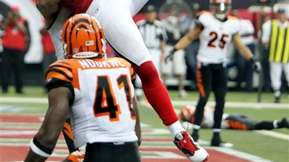 Con gran actuación de White, Atlanta vence 39-32 a Cincinnati
