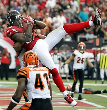 Con gran actuación de White, Atlanta vence 39-32 a Cincinnati