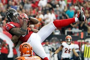 Con gran actuación de White, Atlanta vence 39-32 a Cincinnati