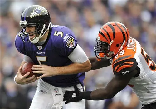 Cuervos vencen 31-24 a Bengalíes y son líderes divisionales