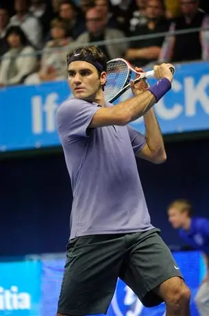 Federer gana en Estocolmo e iguala marca de Sampras