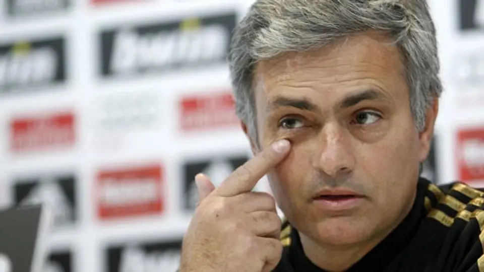 Mourinho 'espía' al Ajax de cara al duelo de Champions