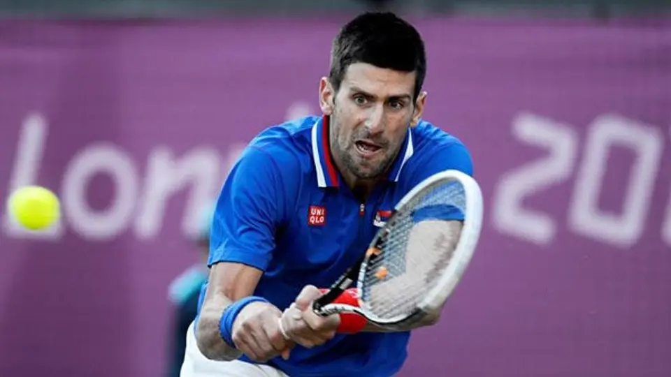 Djokovic viene de atrás para derrotar a Fognini