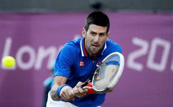 Djokovic viene de atrás para derrotar a Fognini