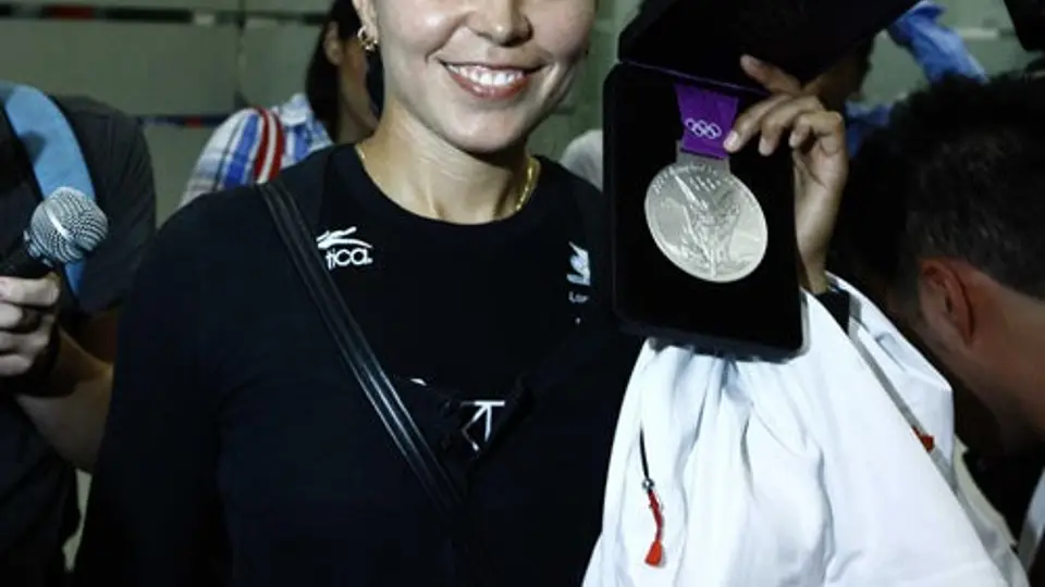 Con medalla de Plata llega Aída Román a México