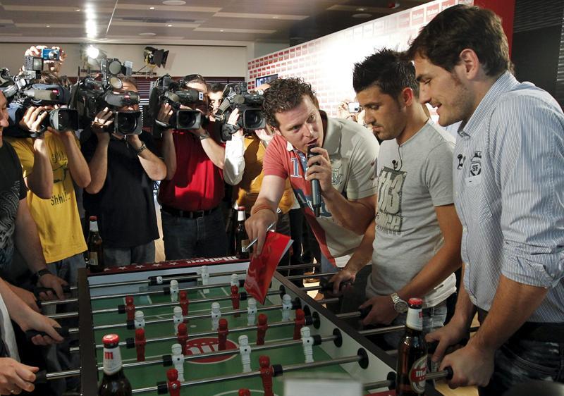 Los jugadores de La Roja convivieron con prensa durante el acto (FOTO: EFE)