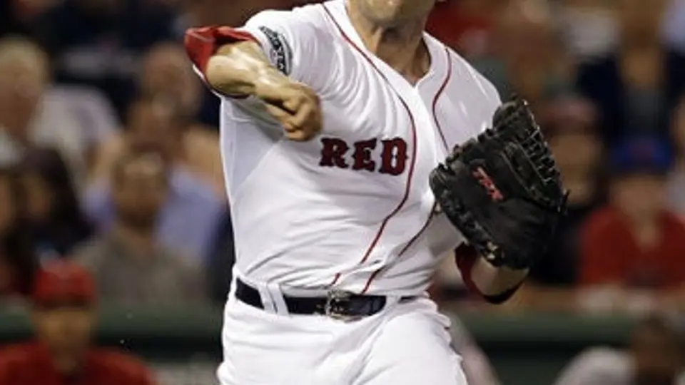Aceves, suspendido tres juegos en Boston