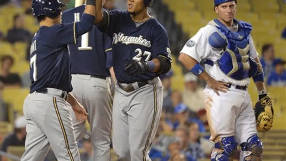 Cerveceros barren en cuatro a Dodgers