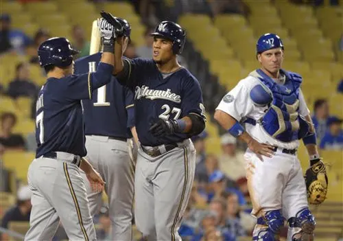 Cerveceros barren en cuatro a Dodgers