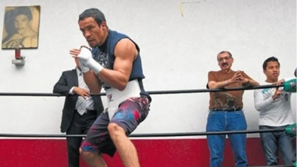 'Dinamita' se prepara con todo para su pelea con Pacquiao