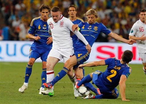 Rooney ante tres ucranianos l AP
