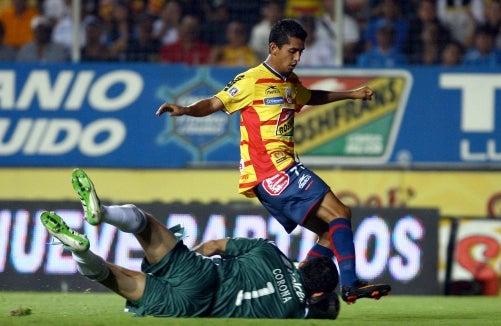 (FOTO: MEXSPORT) Elías Hernández fue un constante peligro para La Máquina