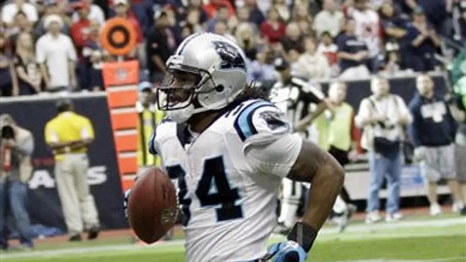 Carolina se impone 28-13 a Houston